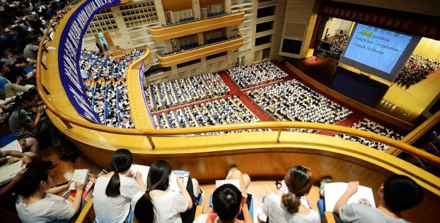 Сколько казахстанские семьи тратят на высшее образование детей