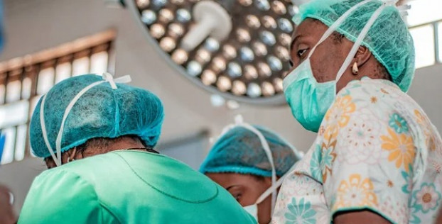 Врачи Нигерии требуют страхования жизни из-за растущих профессиональных рисков