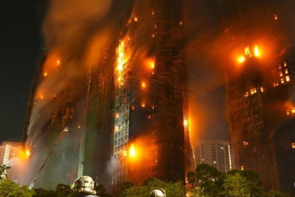 Страховой сектор Гонконга столкнется с исками на 334 млн после пожара в жилом комплексе