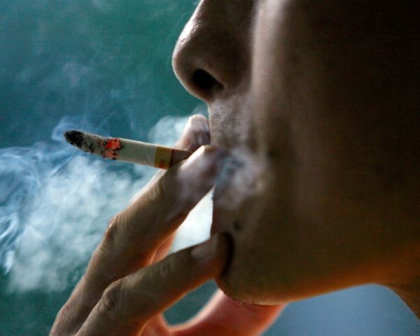 Вейперы и курильщики платят вдвое больше за страхование жизни, чем некурящие