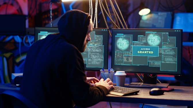 В России хакеры обокрали 10 страховых компаний